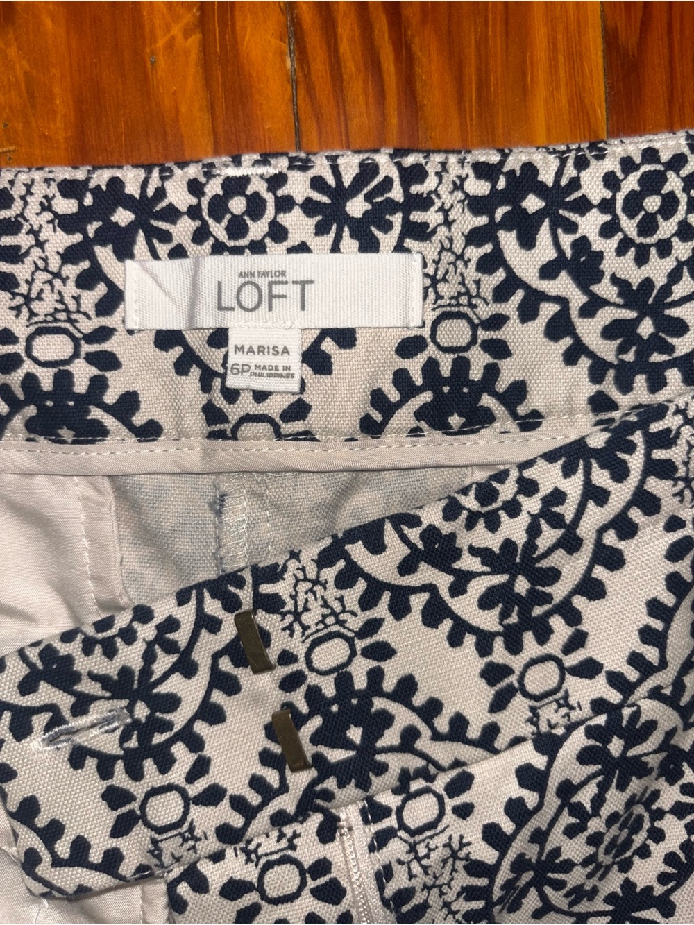 Black & White Patterned Casual Pants - Picture 4 of 5